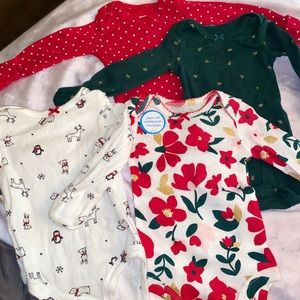 4 pc christmas outfits with mittens NB